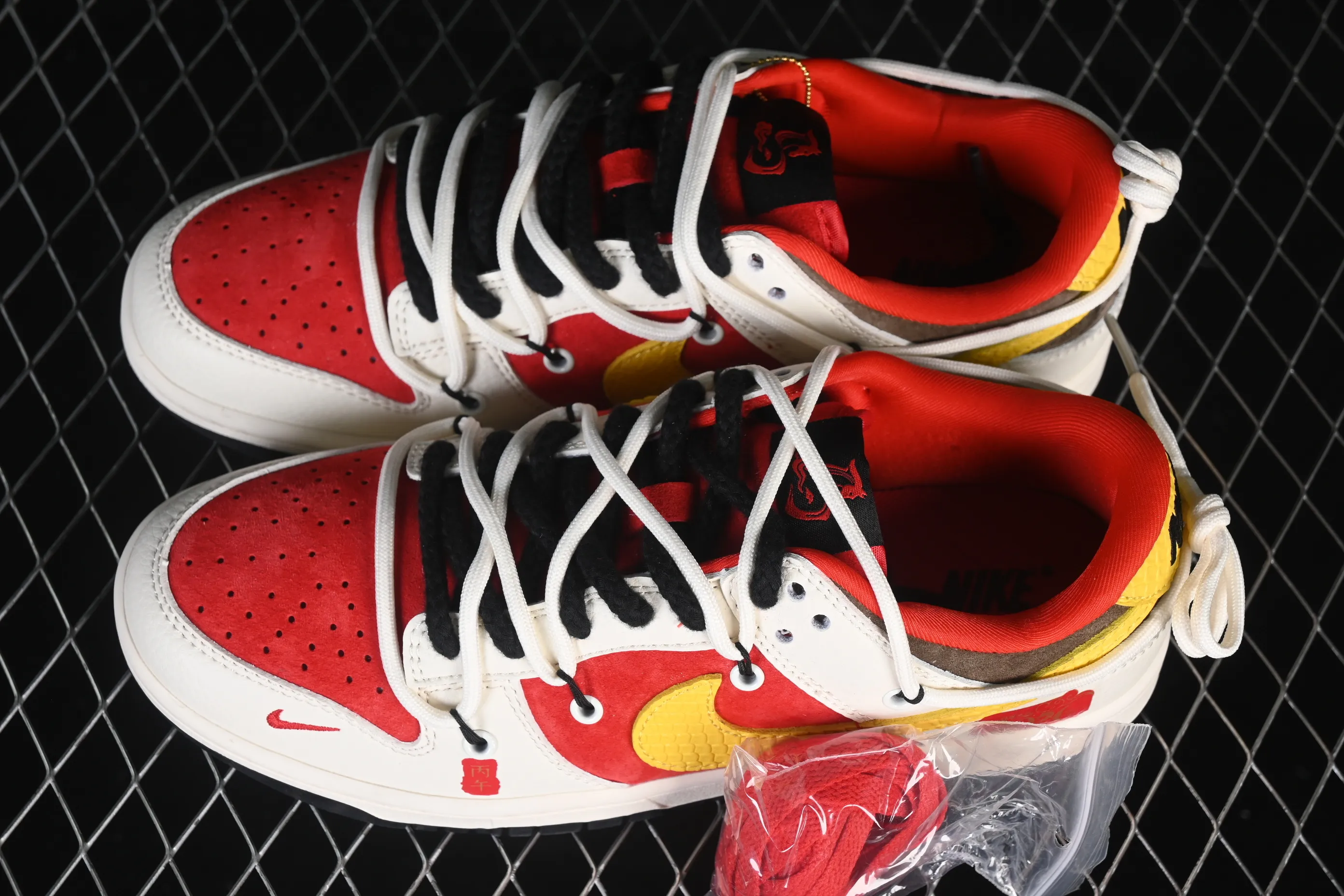 All categories Nk SB Dunk Series Nk SB Dunk Low High-end customized low-top sneakers Nike SB Dunk Low Red, white and yellow contrast color High-end customized low-top casual sneakers YX5066-C65